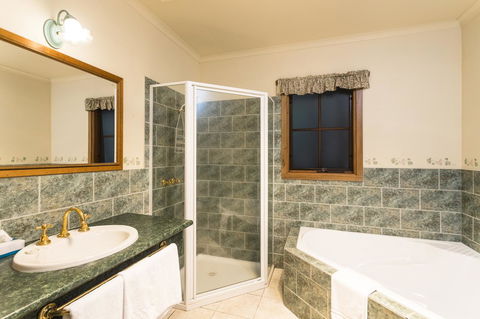 Cradle Forest Inn - Accommodation Burleigh 27