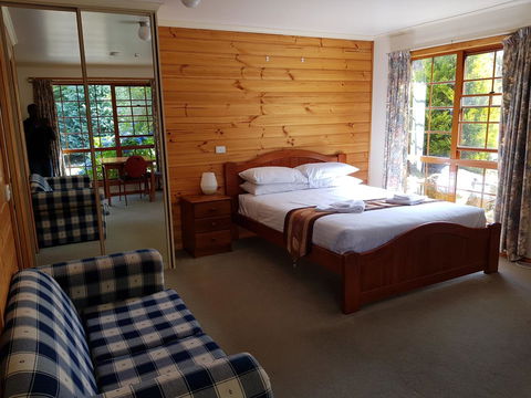 Cradle Forest Inn - Accommodation Burleigh 7