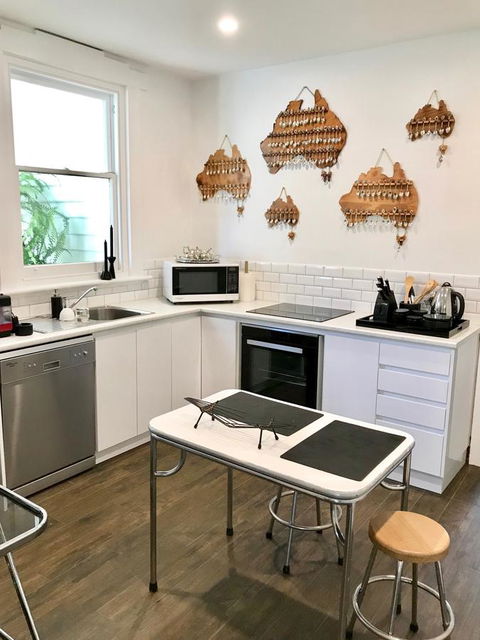 Devine Stays - Rupert #1 NOHO Art Apartment - Accommodation Burleigh 8