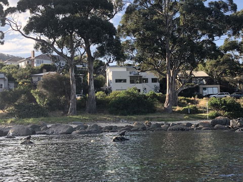 Beachside Taroona With Spa - Accommodation Burleigh 20