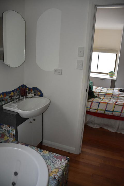 Beachside Taroona With Spa - Accommodation Burleigh 4