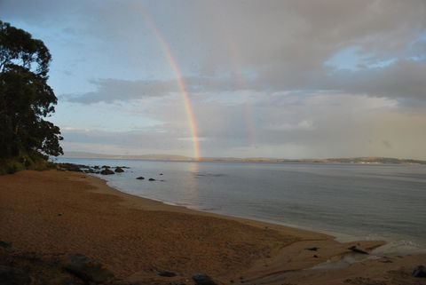Beachside Taroona With Spa - Accommodation Burleigh 26