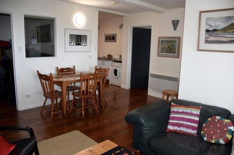 Beachside Taroona With Spa - Accommodation Burleigh 5