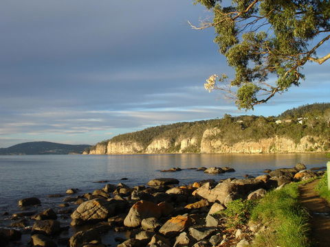 Beachside Taroona With Spa - Accommodation Burleigh 24