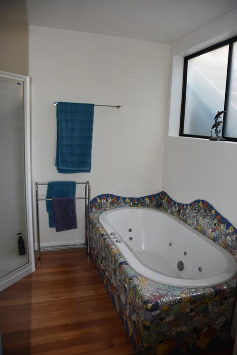 Beachside Taroona With Spa - Accommodation Burleigh 15