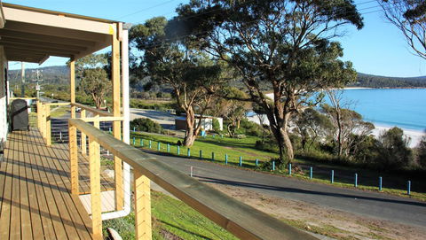 KINGFISHER COTTAGE Beachfront At The Binalong Bay - Accommodation Burleigh 8