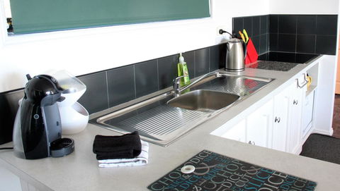 KINGFISHER COTTAGE Beachfront At The Binalong Bay - Accommodation Burleigh 18