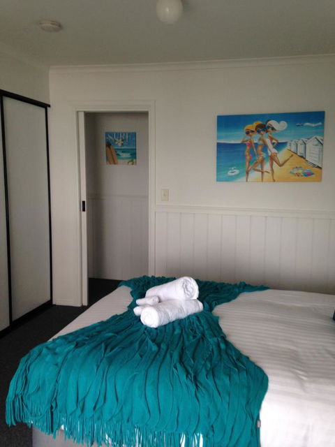 KINGFISHER COTTAGE Beachfront At The Binalong Bay - Accommodation Burleigh 25