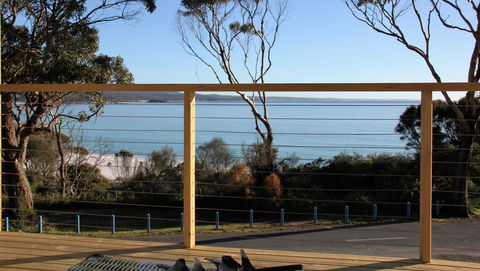 KINGFISHER COTTAGE Beachfront At The Binalong Bay - Accommodation Burleigh 6