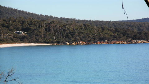 KINGFISHER COTTAGE Beachfront At The Binalong Bay - Accommodation Burleigh 12
