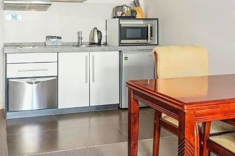 Battery Point Apartment With Car Park - Accommodation Burleigh 18