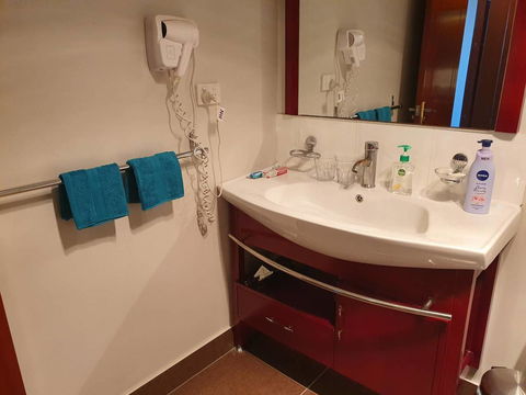 Battery Point Apartment With Car Park - Accommodation Burleigh 10
