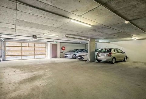 Battery Point Apartment With Car Park - Accommodation Burleigh 12
