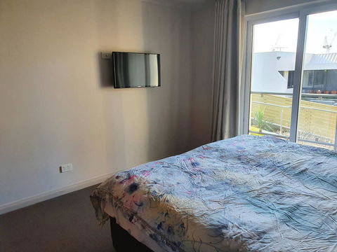 Battery Point Apartment With Car Park - Accommodation Burleigh 23