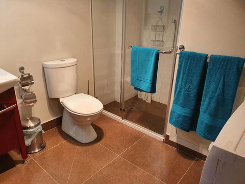 Battery Point Apartment With Car Park - Accommodation Burleigh 16