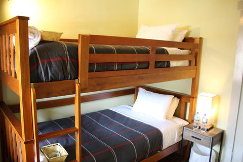 The Tasmanian Inn - Accommodation Burleigh 24