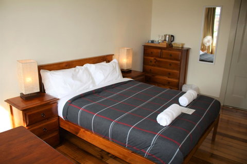 The Tasmanian Inn - Accommodation Burleigh 17