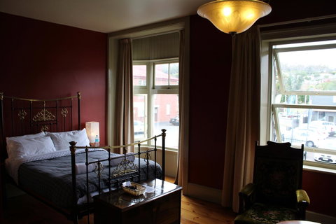 The Tasmanian Inn - Accommodation Burleigh 29