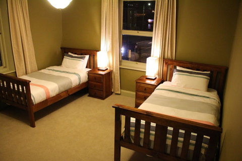 The Tasmanian Inn - Accommodation Burleigh 42