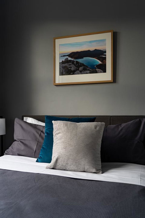 The Tasmanian Inn - Accommodation Burleigh 5