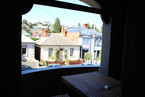 The Tasmanian Inn - Accommodation Burleigh 26