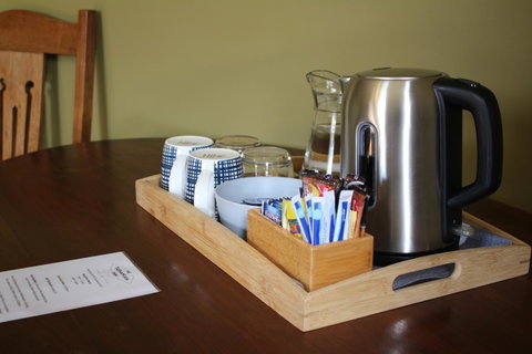 The Tasmanian Inn - Accommodation Burleigh 18