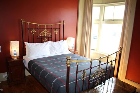 The Tasmanian Inn - Accommodation Burleigh 21