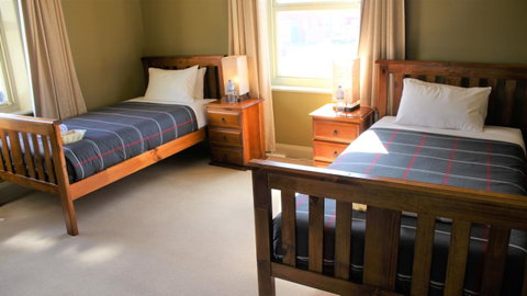The Tasmanian Inn - Accommodation Burleigh 15