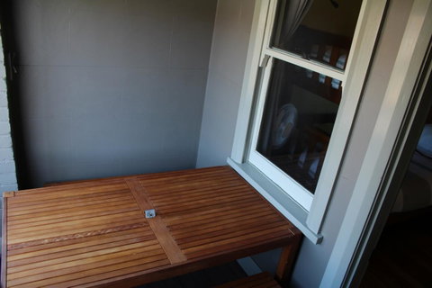 The Tasmanian Inn - Accommodation Burleigh 27