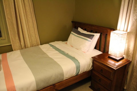 The Tasmanian Inn - Accommodation Burleigh 44