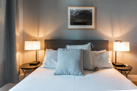 The Tasmanian Inn - Accommodation Burleigh 2