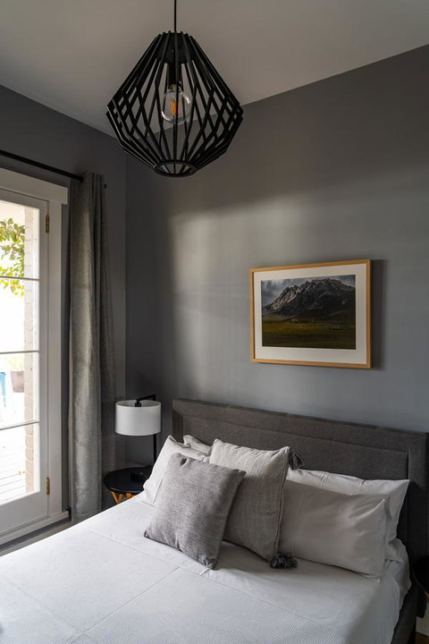 The Tasmanian Inn - Accommodation Burleigh 1