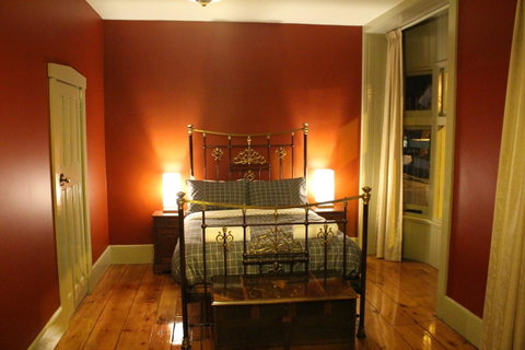 The Tasmanian Inn - Accommodation Burleigh 40