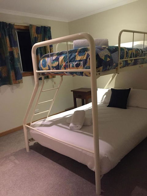 White Sands Estate Unit 24 - Accommodation Burleigh 9