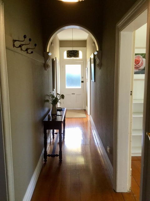 Sandy Bay Cottage - Accommodation Burleigh 6