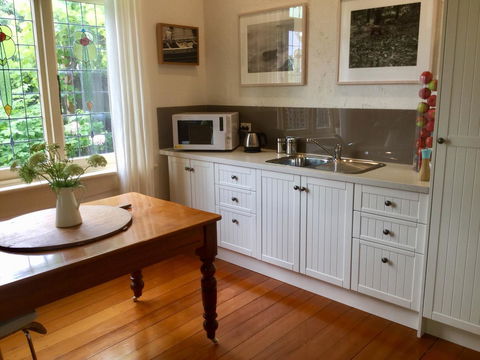 Sandy Bay Cottage - Accommodation Burleigh 0