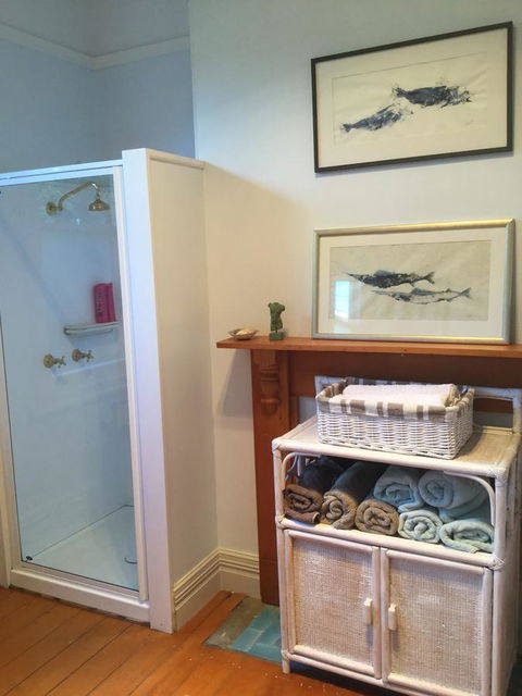 Sandy Bay Cottage - Accommodation Burleigh 7