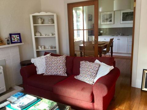 Sandy Bay Cottage - Accommodation Burleigh 1