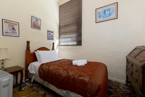 Edinburgh Gallery Bed & Breakfast - Accommodation Burleigh 28