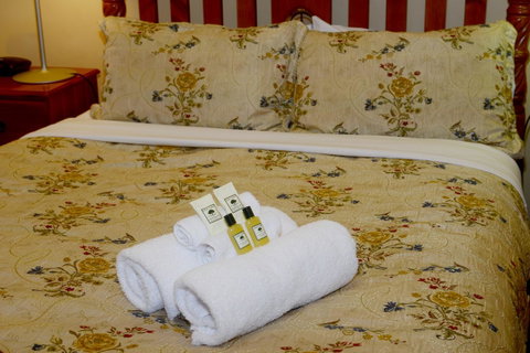 Edinburgh Gallery Bed & Breakfast - Accommodation Burleigh 44
