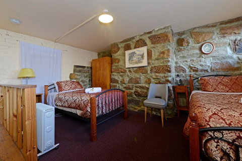 Edinburgh Gallery Bed & Breakfast - Accommodation Burleigh 10