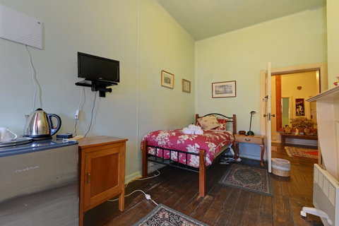 Edinburgh Gallery Bed & Breakfast - Accommodation Burleigh 27