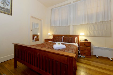 Edinburgh Gallery Bed & Breakfast - Accommodation Burleigh 11