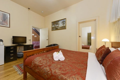 Edinburgh Gallery Bed & Breakfast - Accommodation Burleigh 19