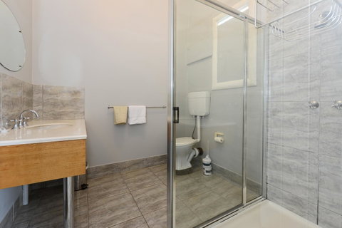 Edinburgh Gallery Bed & Breakfast - Accommodation Burleigh 12