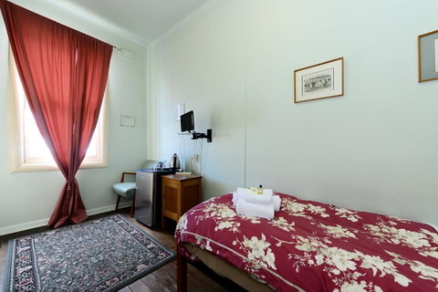 Edinburgh Gallery Bed & Breakfast - Accommodation Burleigh 29