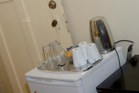 Edinburgh Gallery Bed & Breakfast - Accommodation Burleigh 17