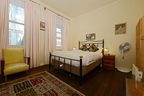 Edinburgh Gallery Bed & Breakfast - Accommodation Burleigh 25