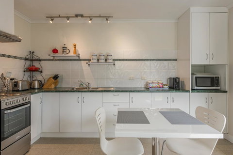 Moonrise View Apartment - Accommodation Burleigh 4