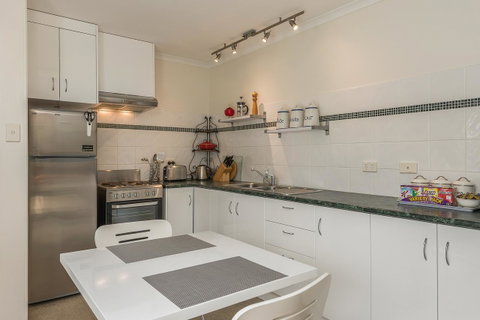 Moonrise View Apartment - Accommodation Burleigh 5